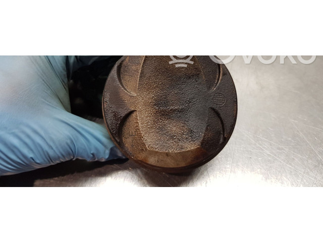 Píst 1310124050 Toyota Corolla E160 E170 M20A