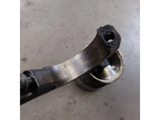 Píst 8349f Mercedes-Benz E W212 pro naftový motor 2.1