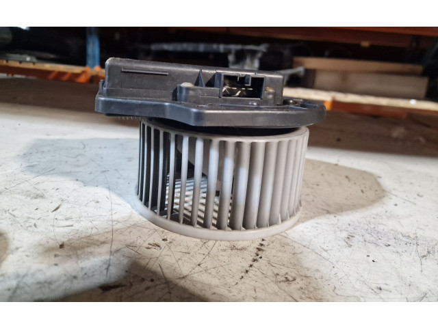 Вентилятор печки       Mitsubishi Outlander