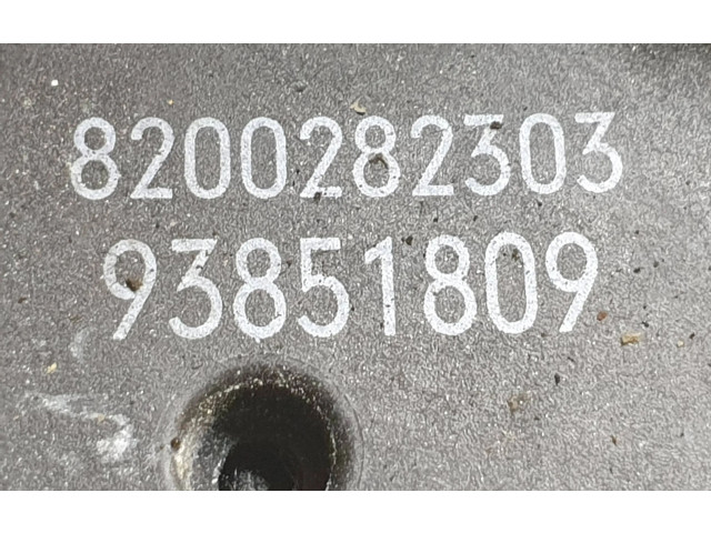 Замок багажника 8200282303, 93851809    Renault Trafic II (X83) 2002 - 2014 года