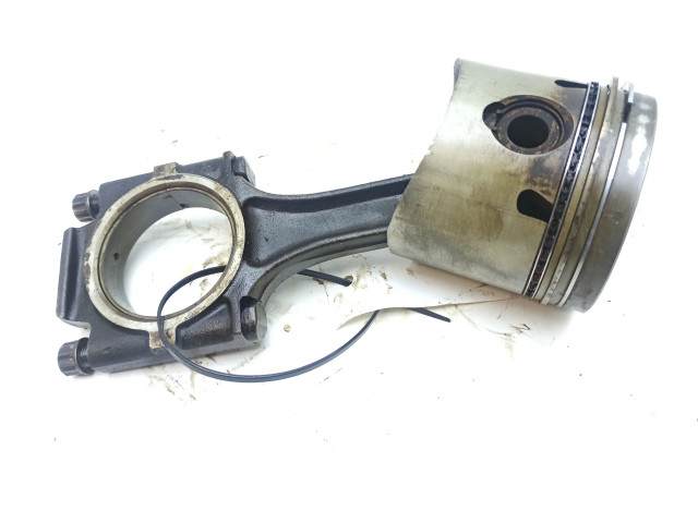 Píst C39910S, F41140A Jaguar XJS pro benzínový motor 5.3