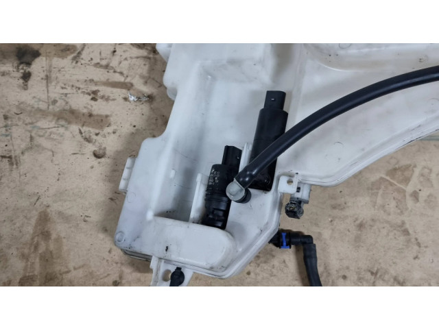 Бачок оконной жидкости    