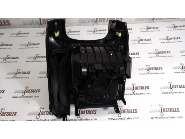 Передний держатель чашки