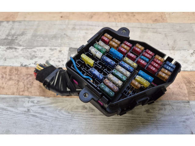 Блок предохранителей     Audi A6 S6 C5 4B    