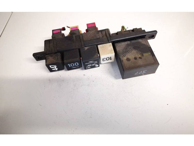 Блок предохранителей 8l0941822 Skoda Octavia Mk1 (1U)