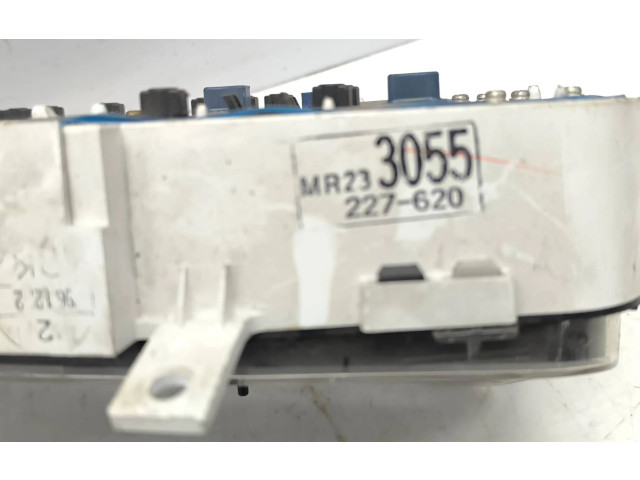 Панель приборов MR233055, 227620 Mitsubishi Colt