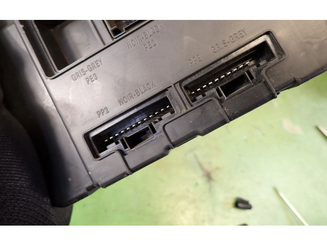 Pojistková skříňka Řídící jednotka BSM 8200780007 Renault Megane II 2008