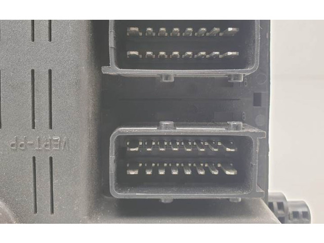 Блок предохранителей 73006212, 9642409880 Citroen Berlingo