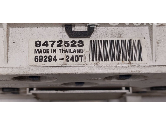 Панель приборов 9472523, 69294240T   Volvo V70       