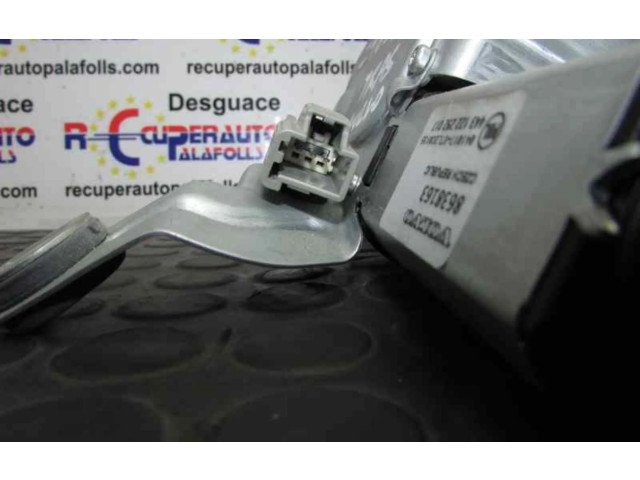 Моторчик заднего дворника 8638163    Volvo XC90