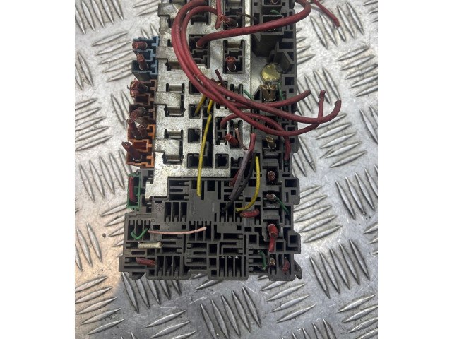 Блок предохранителей 090902 Volvo S60