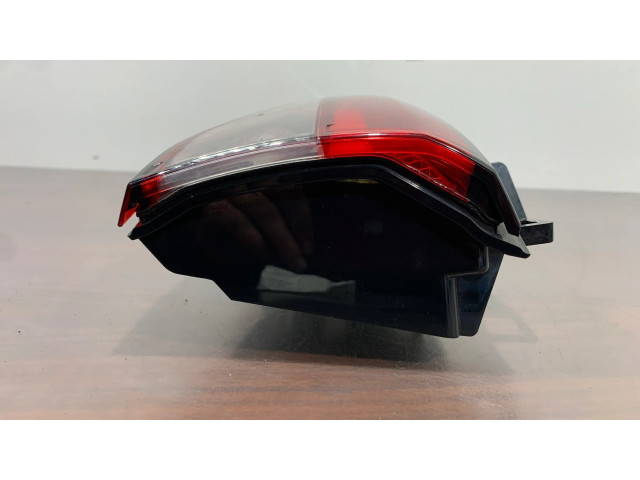 Задний фонарь правый сзади Mitsubishi Outlander IV 2021- года