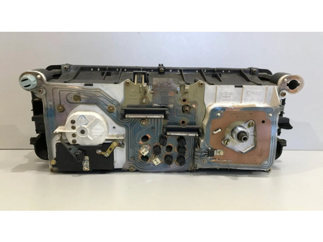 Панель приборов 81117185, 88471064   Audi 80 90 B2       