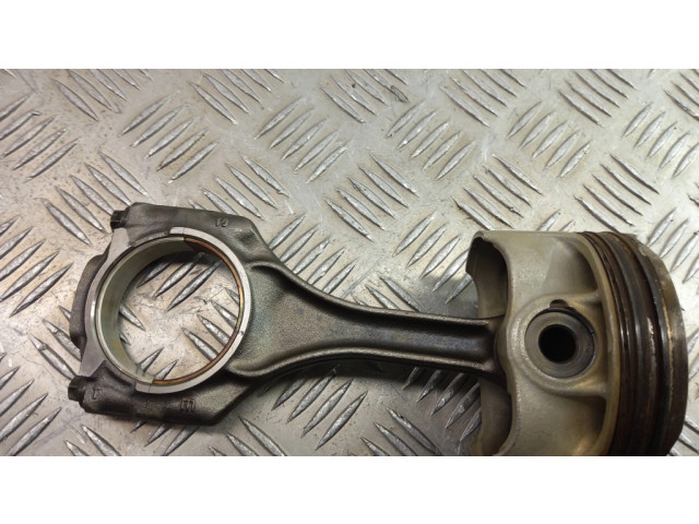 Píst 7843237 BMW 7 F01 F02 F03 F04 pro benzínový motor 4.4 N63B44 V8