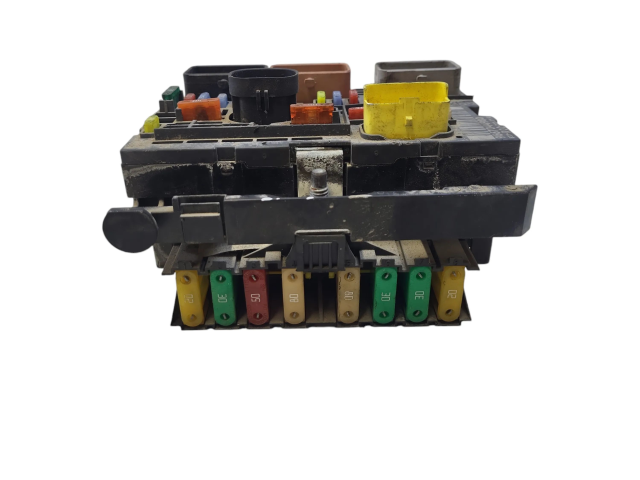 Блок предохранителей 9667044980   Peugeot 5008    