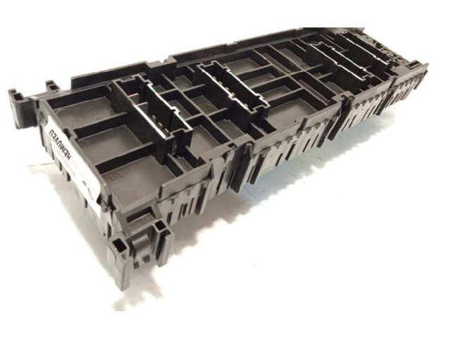 Pojistková skříňka Řídící jednotka BSM A2469067200 Infiniti Q30 2016