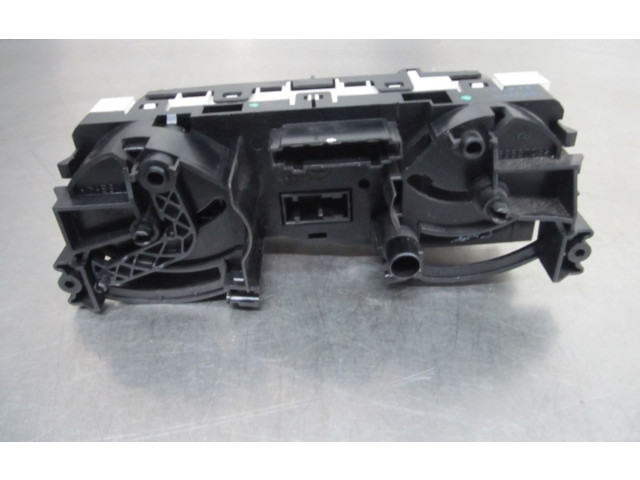 Блок управления климат-контролем Mitsubishi Colt