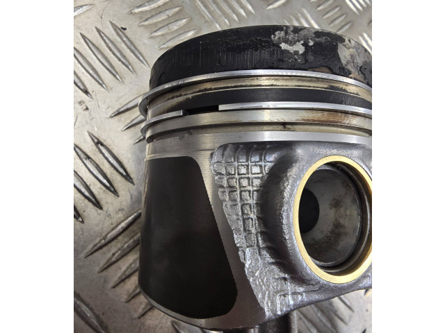 Поршень с шатуном 02604LA2 Volkswagen Golf VII