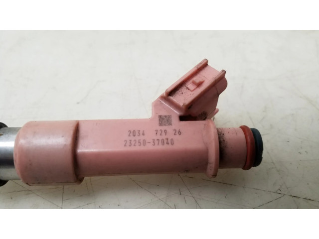 Vstřikovač 2325037040 Toyota RAV 4 (XA40) pro benzínový motor 2.0 3ZR-FAE