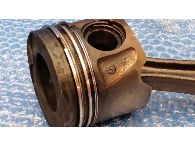 Píst 8370B Mercedes-Benz E W212 pro naftový motor 3.0