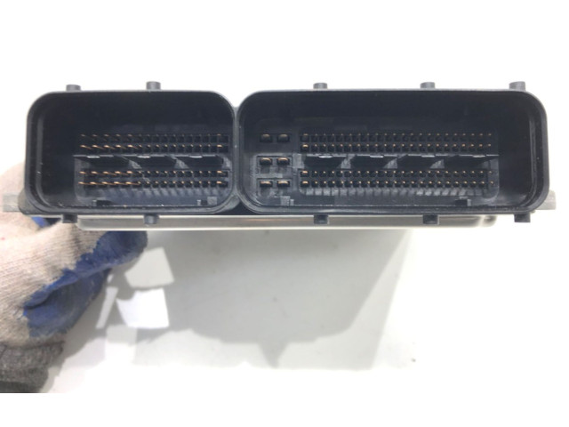 Řídící jednotka 04L987389K   Volkswagen Caddy 2017