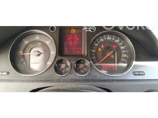 Přístrojová deska  Volkswagen PASSAT  V0018000  