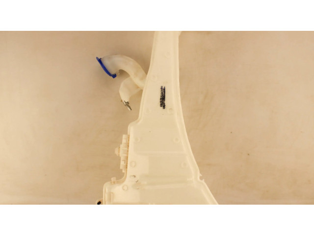 Бачок оконной жидкости    