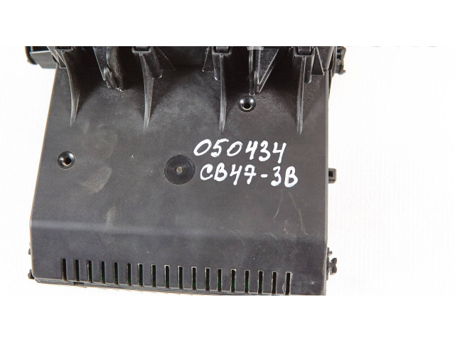 Блок предохранителей 30765646   Volvo V70    