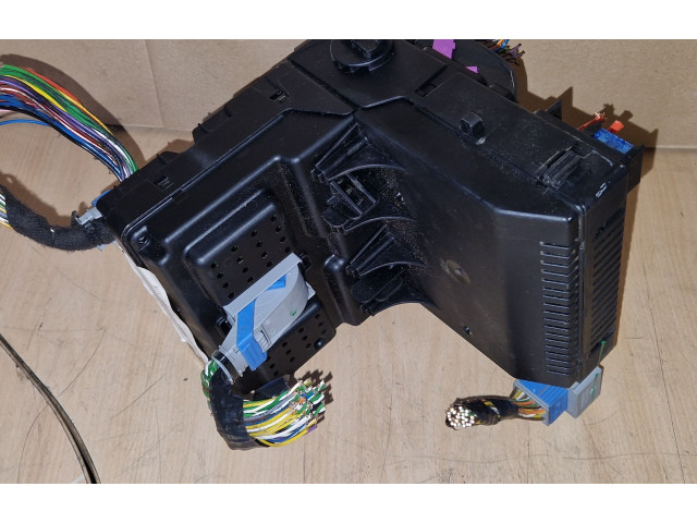 Блок предохранителей 30728542 Volvo V70