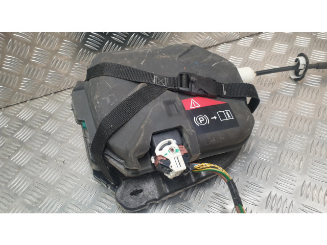 Двигатель ручного тормоза