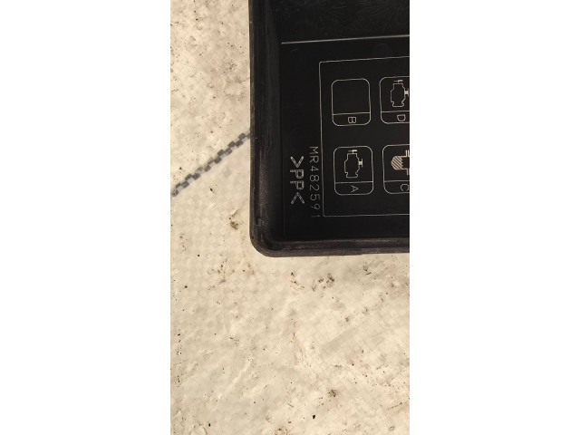 Pojistková skříňka Mr482591 Mitsubishi Pajero 2006