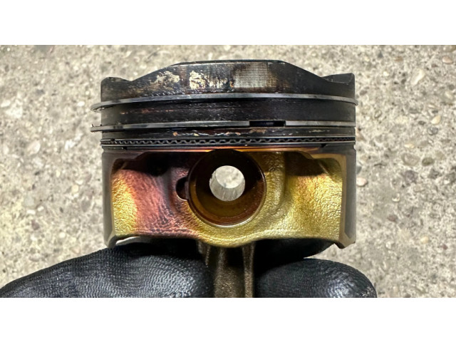 Píst BMW 5 GT F07 pro benzínový motor 3.0