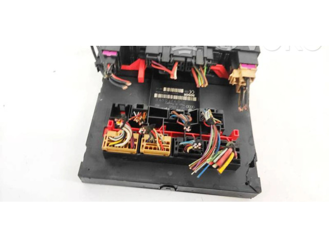 Блок предохранителей  3C0937049E, 3C0937049E   Volkswagen Touran I    