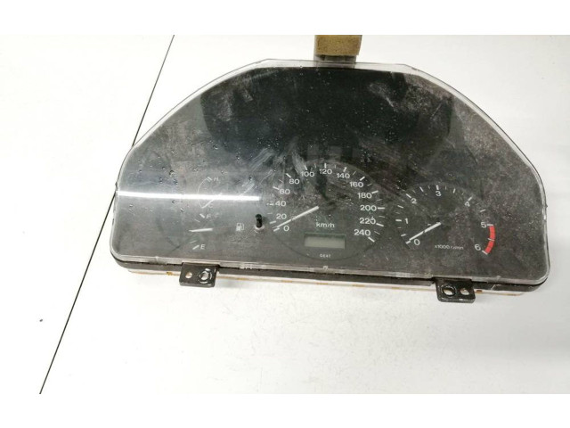 Панель приборов Mazda 626