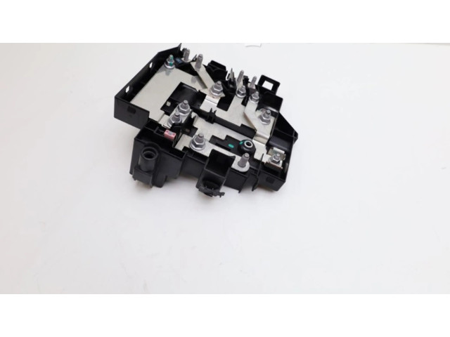 Блок предохранителей 8889877787, 32265898 Lynk & co 01