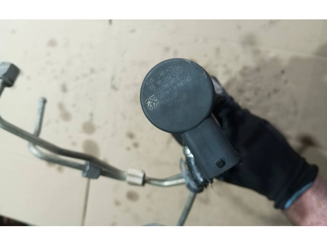 Топливная рампа 30757146, 010287L2   Volvo V70  