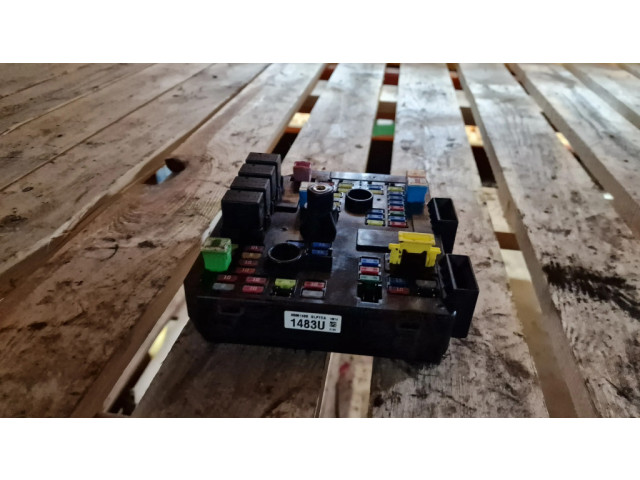 Блок предохранителей 95361483 Chevrolet Captiva