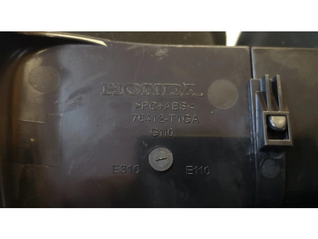 Другая деталь салона