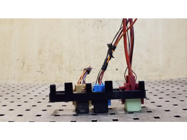   Pojistková skříňka 7N0937503A   Volkswagen Golf VI 2010