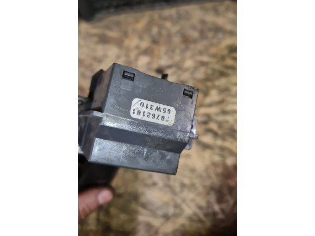 Ручка стеклоочистителей 30768101   Volvo V70