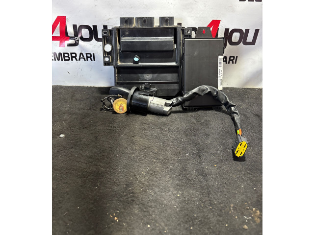 Комплект блоков управления 8201002106, R0410B036E   Dacia Sandero