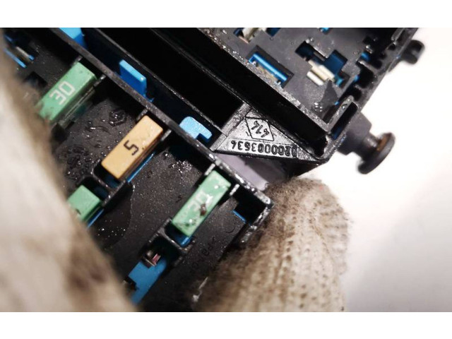 Pojistková skříňka 8200003634, 8200003634 Renault Espace - Grand espace IV 2005