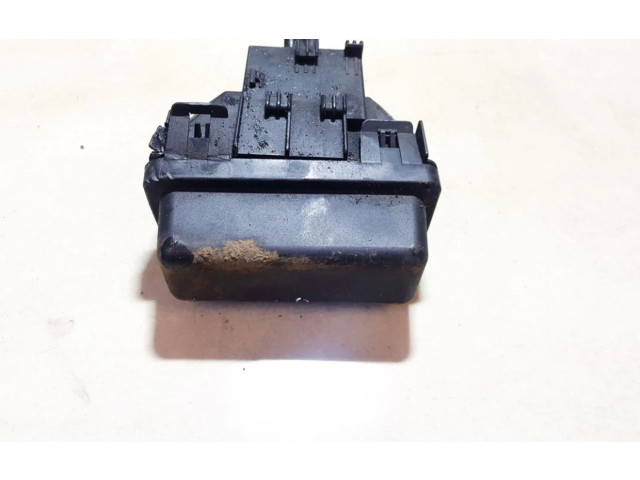 Блок предохранителей     Opel Meriva B    