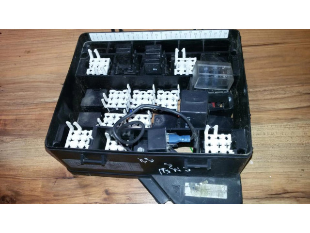 Pojistková skříňka 8365741 BMW 5 E34 1993