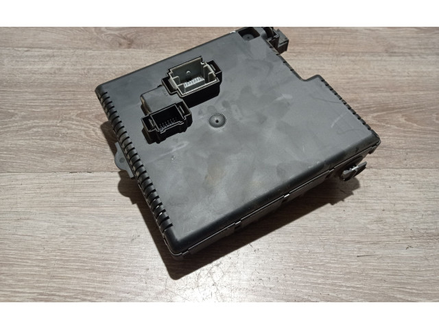 Блок предохранителей 28017881, 30728512   Volvo XC90    