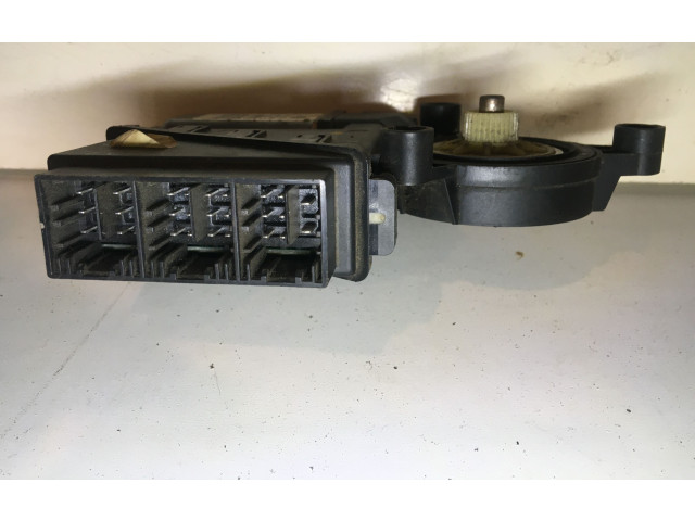 Передний двигатель механизма для подъема окон