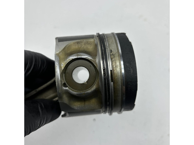 Píst Toyota Avensis T250 pro naftový motor 2.2 2AD