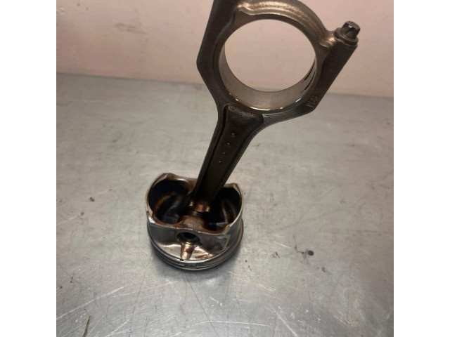 Píst 11247589539, 11257560669 BMW 1 E81 E87 pro benzínový motor 1.6 N45B16