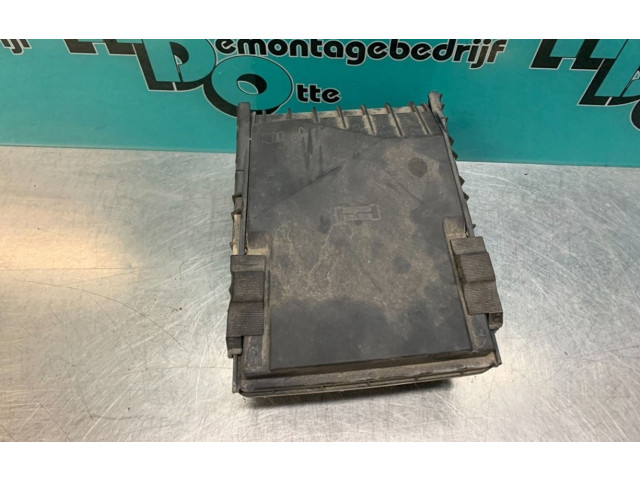 Pojistková skříňka Volkswagen Caddy 2007