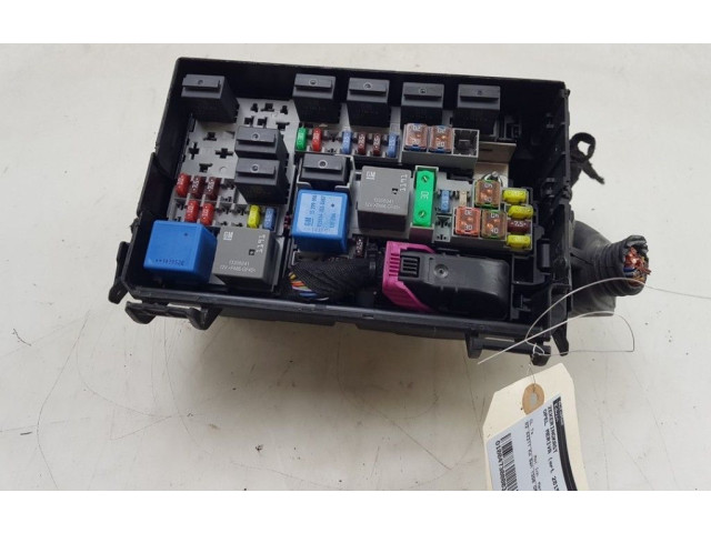 Блок предохранителей     Opel Meriva B    